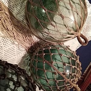 1 Large glass bouy's